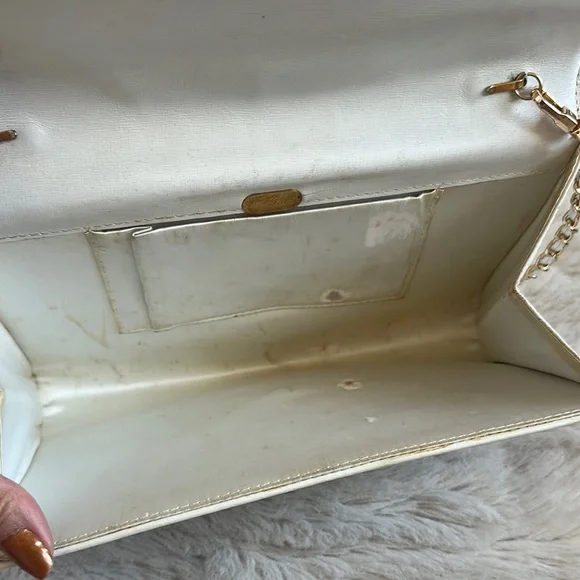 Gucci White Leather crossbody Chain Bag